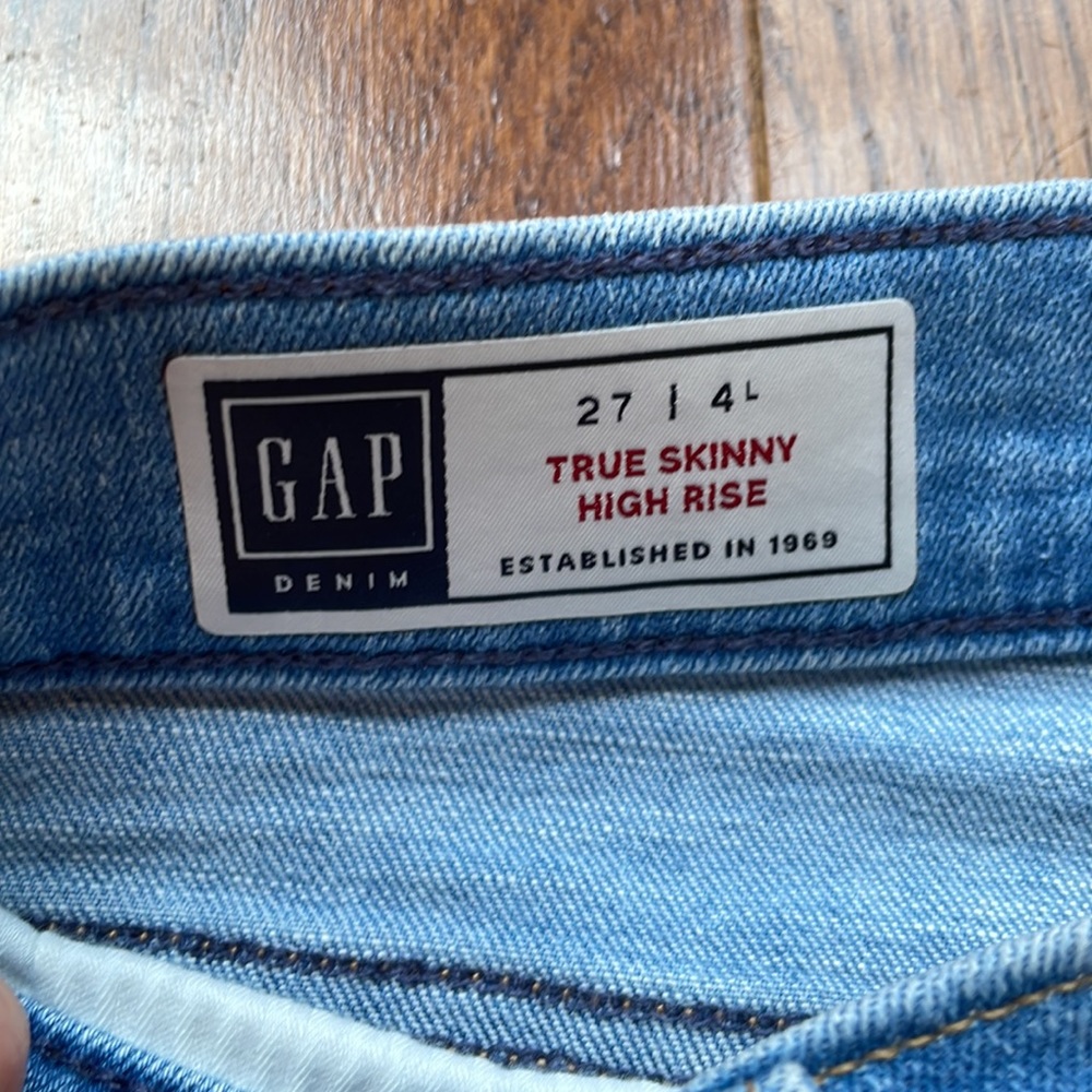 Gap True Skinny High Rise - Picture 2 of 4